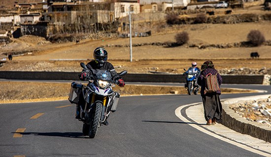 Tibet Mietmotorradreise auf BMW von Lhasa via Everest nach Nepal