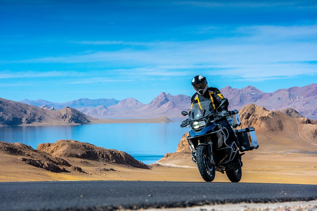 Motorradfahrt am Yamdrok See
