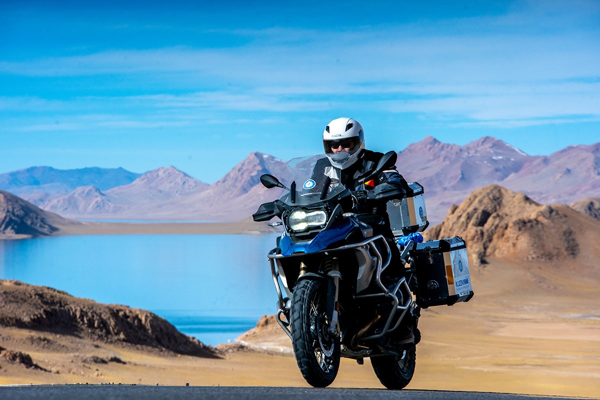 Motorradfahrt am Yamdrok See